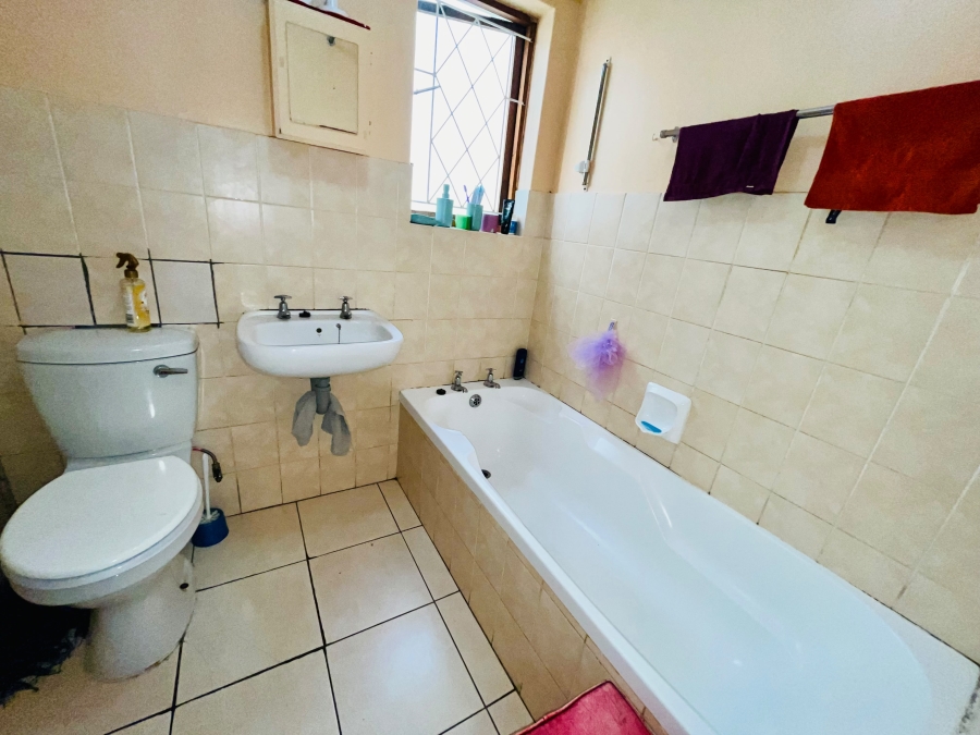 3 Bedroom Property for Sale in Greenshields Park Eastern Cape